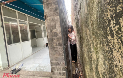 Những ngôi nhà bị 'nhốt' giữa xóm nhà giàu