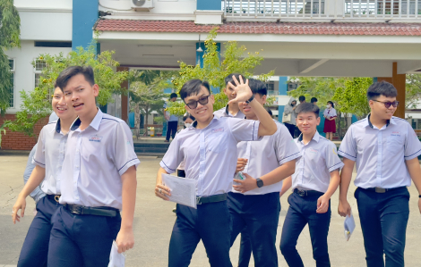 Thí sinh thở phào khi hoàn thành 2 môn thi tự chọn, kết thúc kỳ thi tốt nghiệp THPT