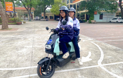 Phụ huynh chốt VinFast Amio cho con đi học: Gọn, dễ đi, pin LFP yên tâm