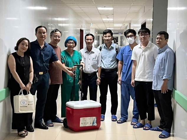 Ê kíp vận chuyển tạng của Bệnh viện Chợ Rẫy - Ảnh do bệnh viện cung cấp