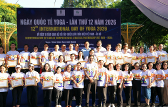 Khoảng 1.000 người tham gia chương trình Ngày Quốc tế Yoga tại TP Cần Thơ