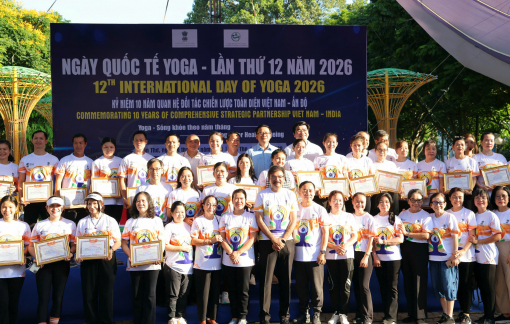 Khoảng 1.000 người tham gia chương trình Ngày Quốc tế Yoga tại TP Cần Thơ