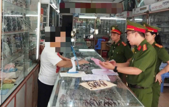 Tạm giữ hơn 4.000 sản phẩm kính mắt nghi giả mạo, không rõ nguồn gốc xuất xứ