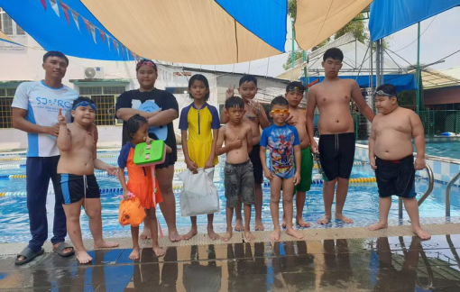 Từ cậu bé bại liệt đến kình ngư chinh phục biển đêm: Câu chuyện của Hán Quang Thoại