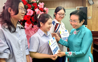 Tri thức là món quà lớn nhất, quý nhất dành cho phụ nữ