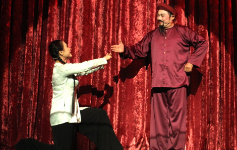 Người kể chuyện trăm năm hát bội