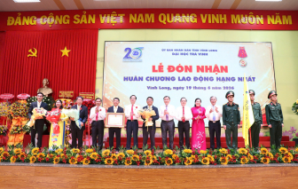 Đại học Trà Vinh được tặng thưởng Huân chương Lao động hạng Nhất