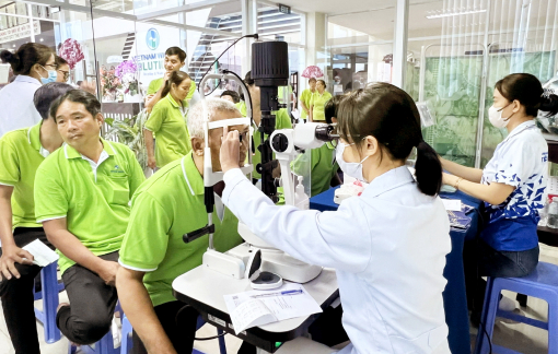 Cần cuộc cách mạng cho sức khỏe lao động Việt