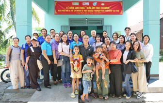 Báo Phụ nữ TPHCM trao mái ấm cho phụ nữ biên cương: Cuộc chia tay của một nhịp cầu nghĩa tình