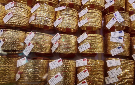 Giá vàng ngày 24/6: Thế giới biến động, trong nước đứng yên