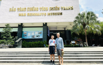 Con trai tôi dẫn bạn Mỹ đến Bảo tàng Chứng tích Chiến tranh