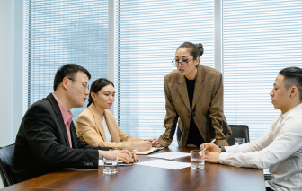 Phụ nữ độc lập có cần bật chế độ… mèo con để được yêu?