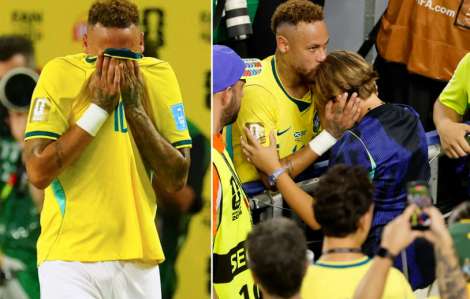 Neymar bật khóc trong ngày trở lại World Cup