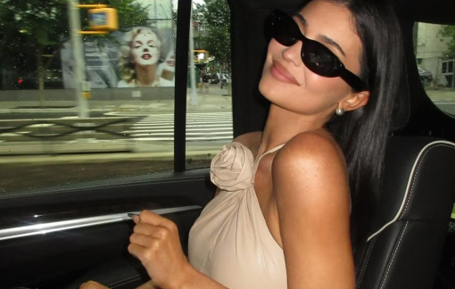 Kylie Jenner biến mắt kính AI thành phụ kiện thời trang mới của giới trẻ