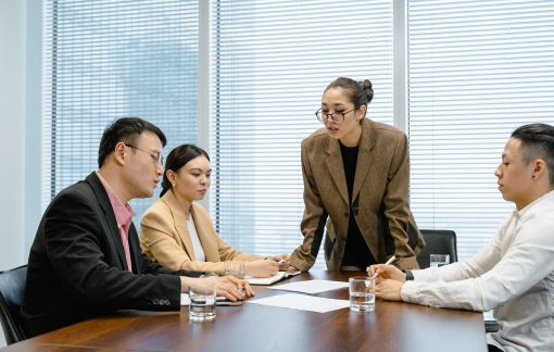 Phụ nữ độc lập có cần bật chế độ… mèo con để được yêu?