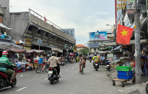 Xử phạt 338 trường hợp lấn chiếm vỉa hè quanh chợ Bà Chiểu