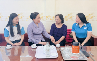 Chủ tịch Hội LHPN Việt Nam tri ân các nữ anh hùng Tiểu đội 11 cô gái sông Hương