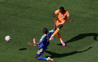 'Đàn voi Phi châu' dập tắt hy vọng đi tiếp của Curacao bằng trận thắng 2-0
