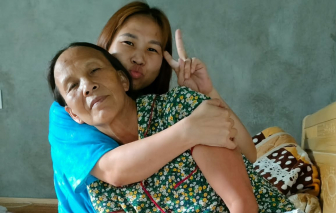 Con gái tìm người mẹ đi lạc đã hơn 2 năm trường