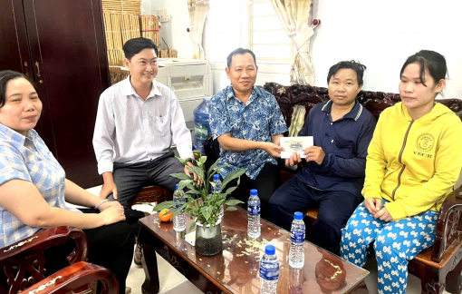 Mang yêu thương của bạn đọc đến với mọi miền